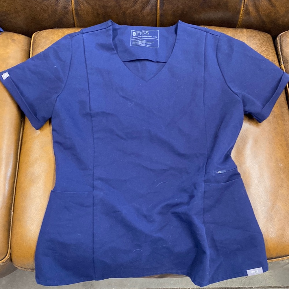 Figs scrub top